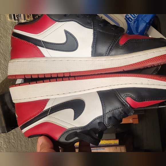 Air Jordan's 1 lows red size 6.5 yputh - Picture 2 of 5